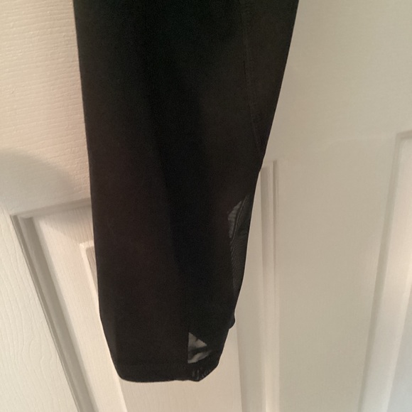 LADIES’ AVIA BRAND - BLACK - CROP LENGTH -WORKOUT PANTS- NWT - Picture 3 of 3